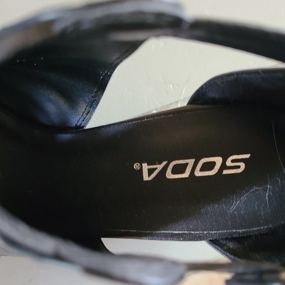 Black SODA Peep-Toe- Chunky Heel Shoes Size 9 - Picture 4 of 6